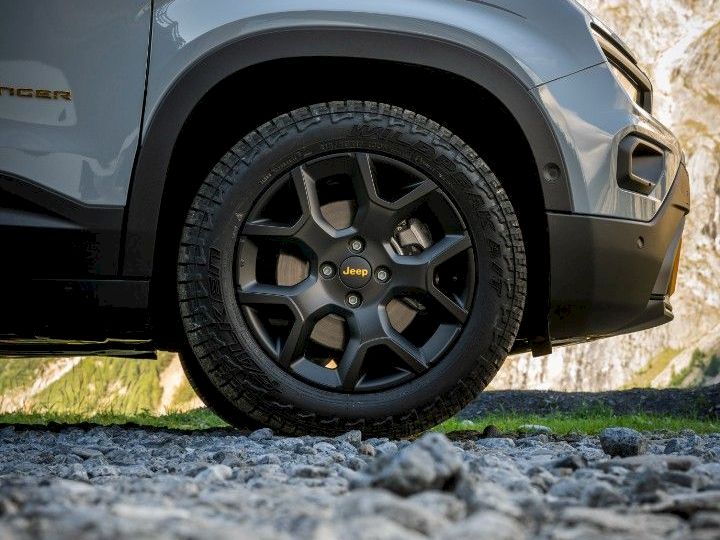 Bild jeepavenger4xethenorthfaceedition.800x600.jpg