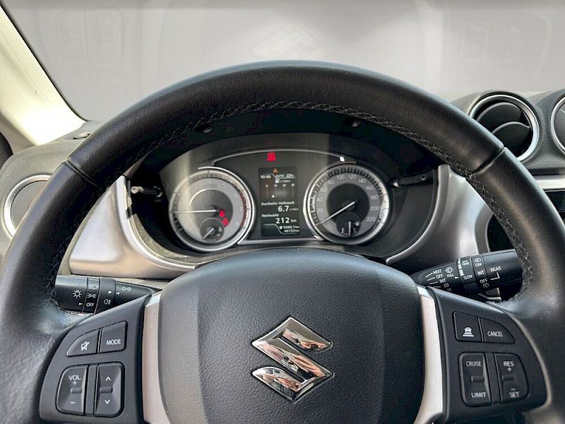 Suzuki Vitara 1,0 DITC ALLGRIP shine *Anhängerkupplung*