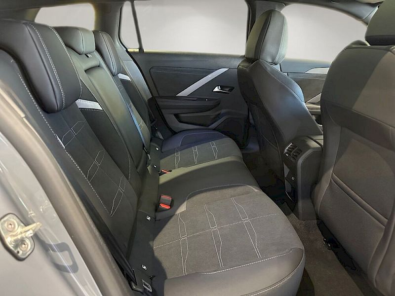 Opel Astra 1.2 Sports Tourer GS AT