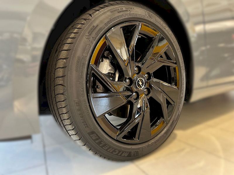 Opel Astra 1.2 Sports Tourer GS AT